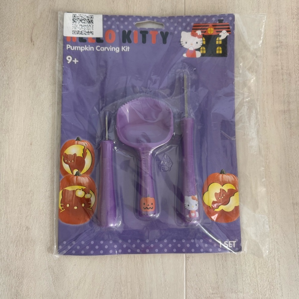 ⚡️🚚 MOVING SALE! 🎃 NWT Hello Kitty Pumpkin Carving Kit